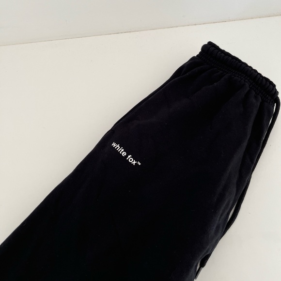 white fox ‘ not an issue ‘ trackies black - Picture 2 of 2